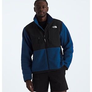 * THE NORTH FACE BOYS Retro Denali Jacket
* XL (18)